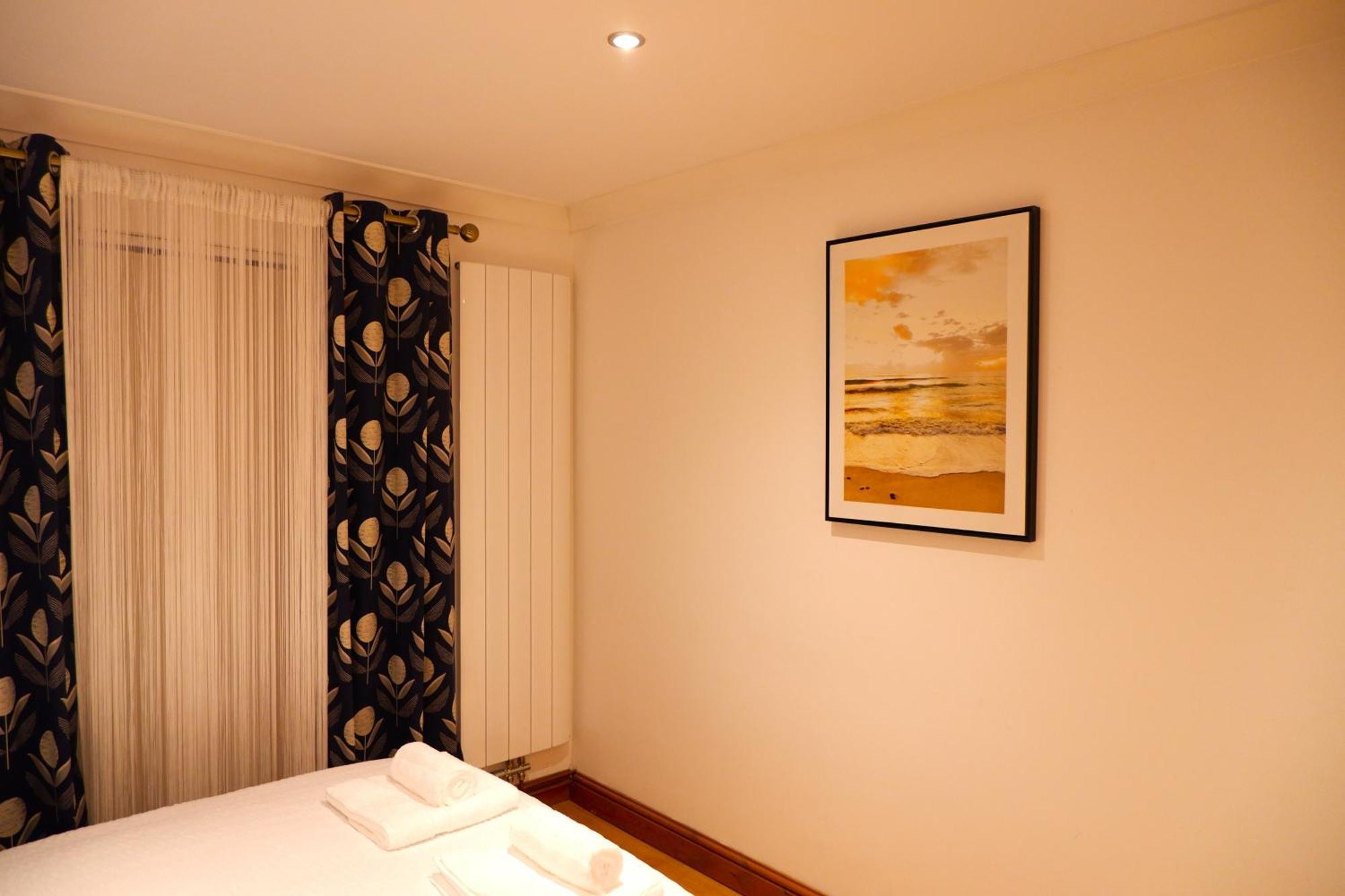 בריסטול Dundridge Home - Morden Urban Living - Sleeps Up To 9 Guests & Private Parking For 2 Vehicles מראה חיצוני תמונה