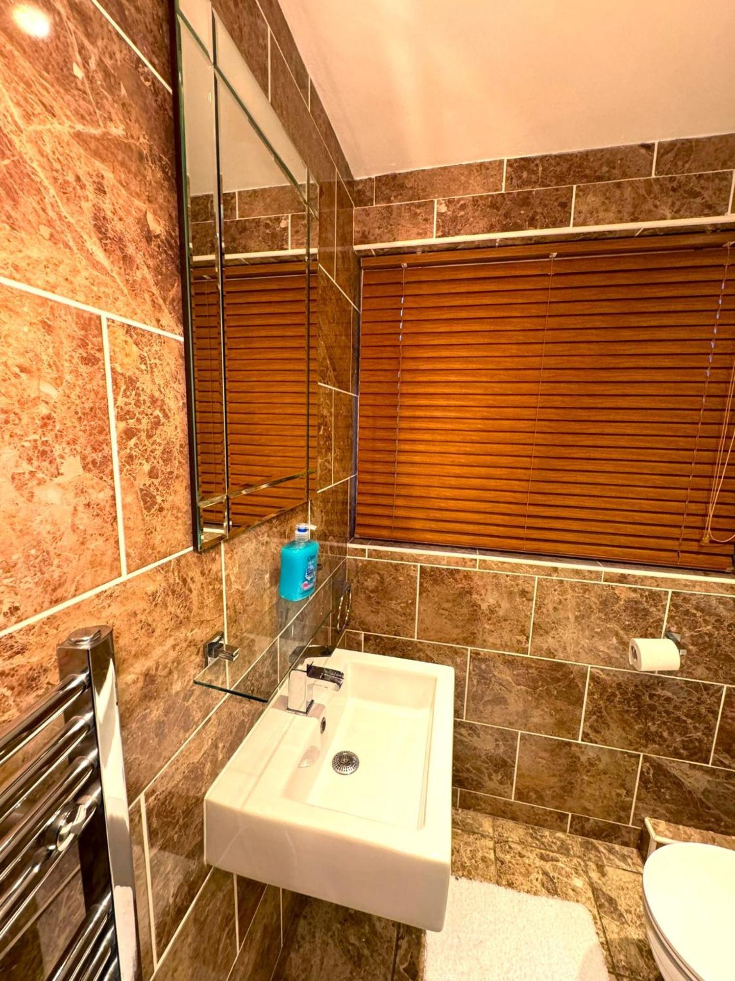 בריסטול Dundridge Home - Morden Urban Living - Sleeps Up To 9 Guests & Private Parking For 2 Vehicles מראה חיצוני תמונה