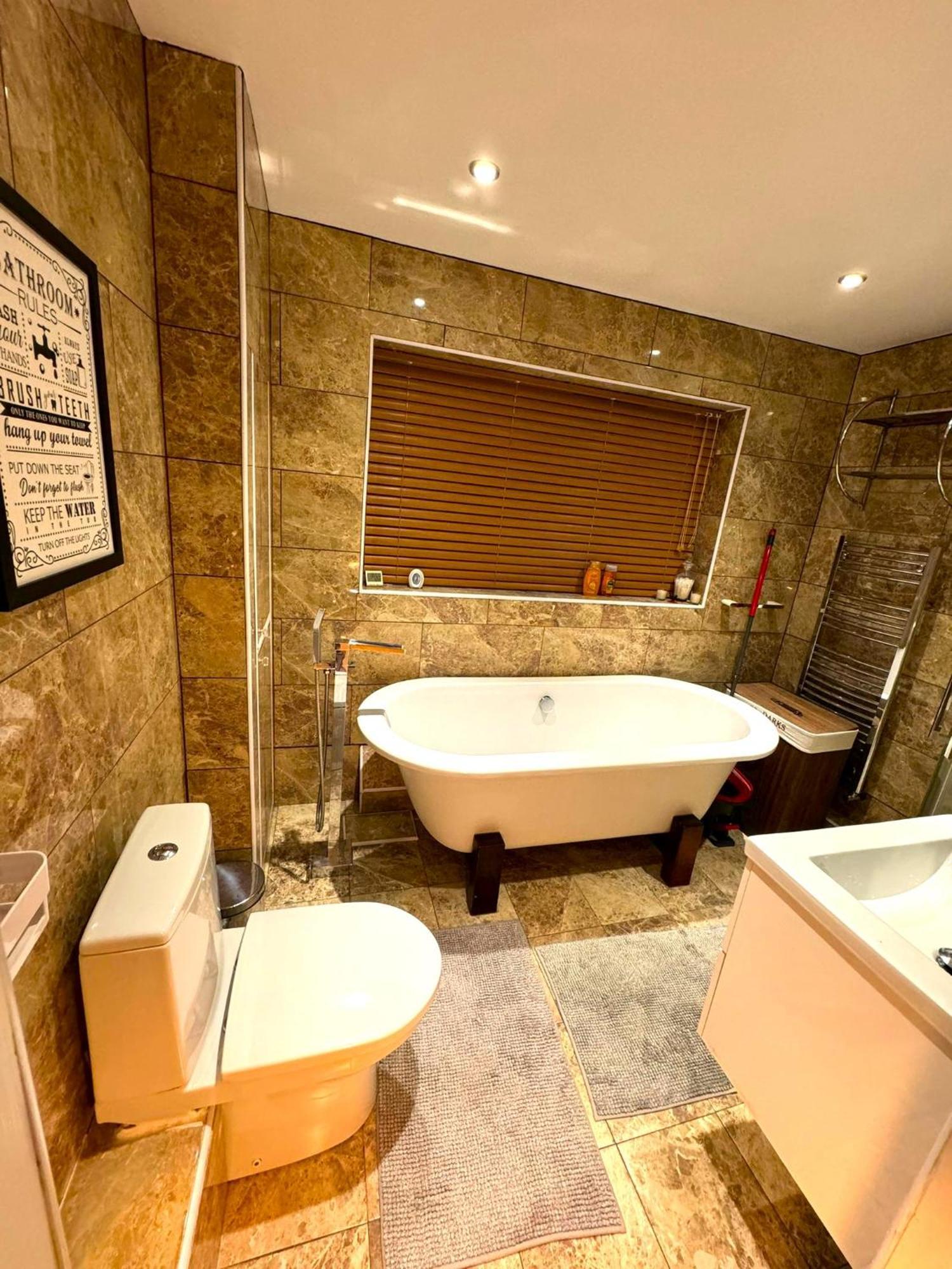 בריסטול Dundridge Home - Morden Urban Living - Sleeps Up To 9 Guests & Private Parking For 2 Vehicles מראה חיצוני תמונה